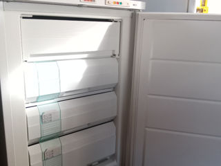 Морозилка и холодильник в хорошем состоянии