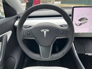 Tesla Model Y foto 14