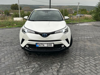 Toyota C-HR foto 2