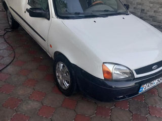 Ford Courier foto 2