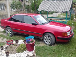 Audi 100 foto 4