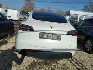 Tesla Model Y foto 6