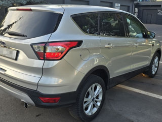 Ford Kuga foto 2