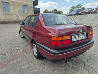 Volkswagen Vento foto 1