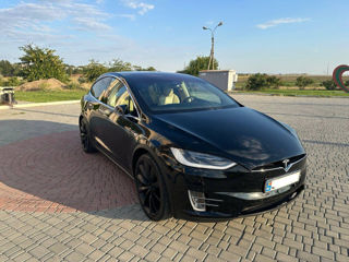 Tesla Model X foto 2