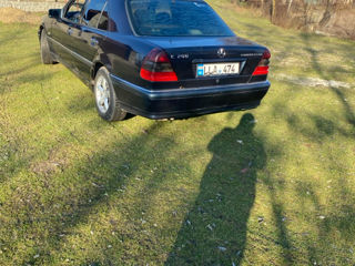 Mercedes C-Class foto 2