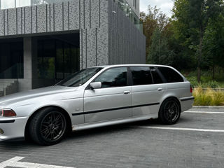 BMW 5 Series Touring foto 3