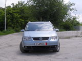 Volkswagen Touran foto 1