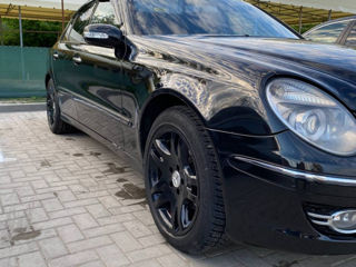 Mercedes E-Class foto 2