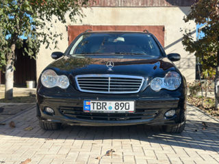 Mercedes C-Class foto 2