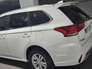 Mitsubishi Outlander foto 3