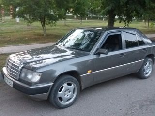 Mercedes Series (W124) foto 1