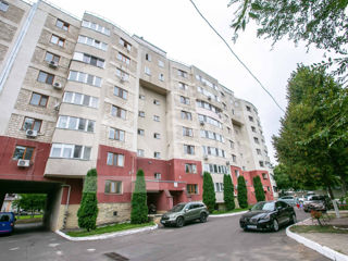 Apartament cu 3 camere, 105 m², Botanica, Chișinău foto 1