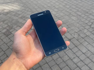 Samsung J5 16гб