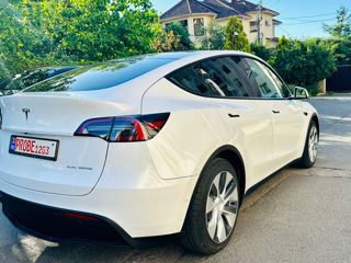 Tesla Model Y foto 3