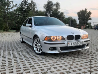 BMW 5 Series foto 1