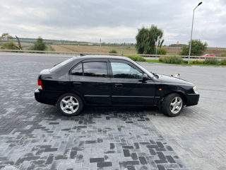 Hyundai Accent foto 2