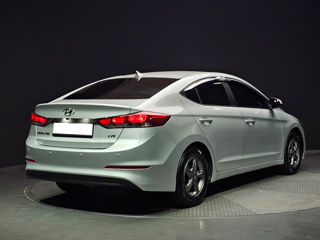 Hyundai Elantra foto 2