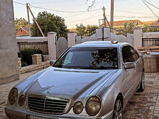 Mercedes E-Class foto 1