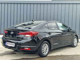 Hyundai Elantra foto 4