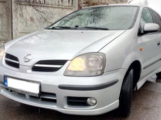 Nissan Almera Tino foto 1