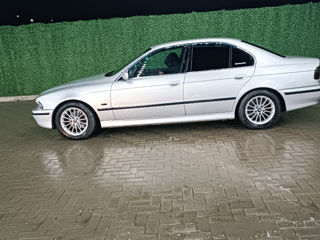 BMW 5 Series foto 2