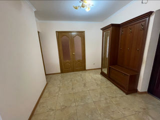 Apartament cu 2 camere, 70 m², Botanica, Chișinău foto 8