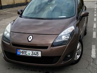 Renault Grand Scenic foto 1