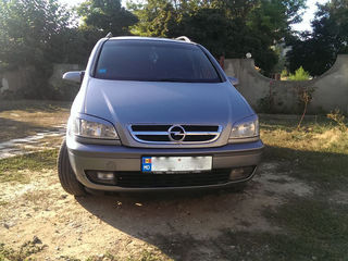 Opel Zafira foto 1