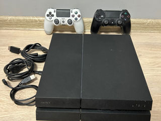 PlayStation 4 + 2 controllers