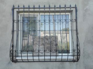 Gartii pentru ferestre din metal forjat