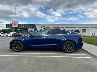 Tesla Model 3 foto 2