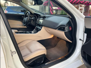 Jaguar XE foto 8