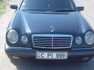 Mercedes E Class foto 1