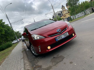 Toyota Prius v