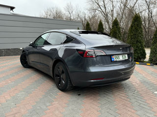 Tesla Model 3 foto 4