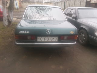 Mercedes Series (W123) foto 8