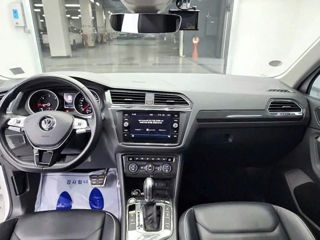 Volkswagen Touareg foto 7