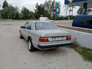 Mercedes Series (W124) foto 1