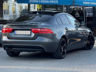 Jaguar XE foto 3