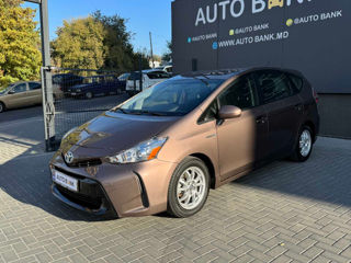 Toyota Prius v foto 4