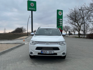 Mitsubishi Outlander foto 1