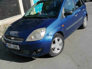 Ford Fiesta foto 3