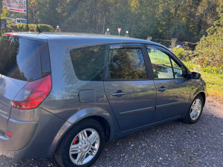 Renault Grand Scenic foto 2