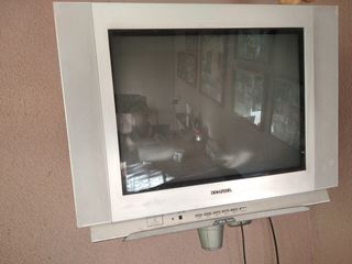 Телевизор кинескопный с пультом диагональ 54см. Camex 250леев, Konca 300 леев. foto 1