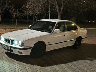 BMW 5 Series foto 3