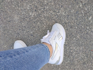 Продам оригинальные кроссовки Reebok