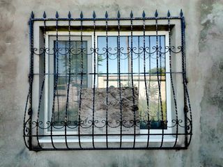 Lucrari din metal forjat ( porti, gratii pentru ferestre , perile ...) foto 6