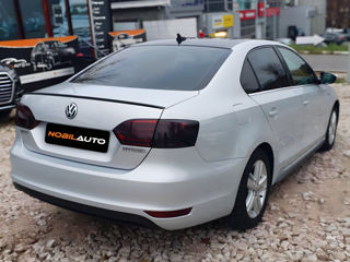 Volkswagen Jetta foto 4