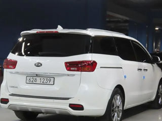 KIA Carnival foto 2